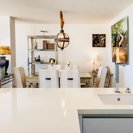 Address Luxury Living 아파트